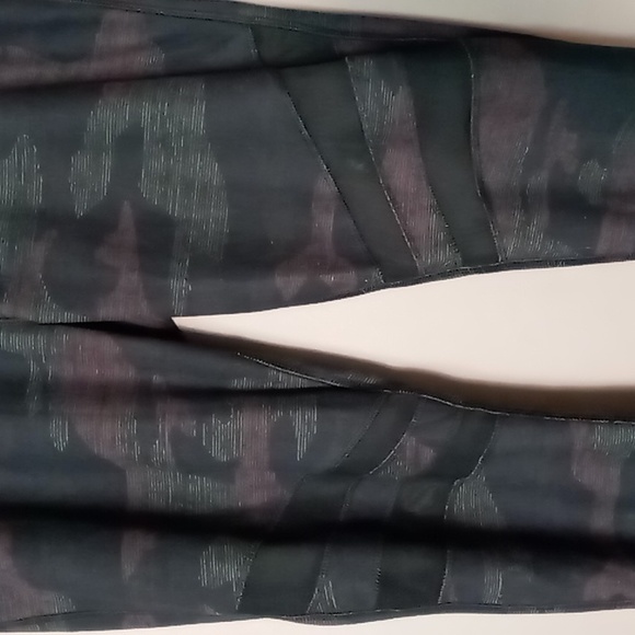 Maurices in Motion Camo Active Pants w Sheer Cutouts Size XL - Picture 3 of 6